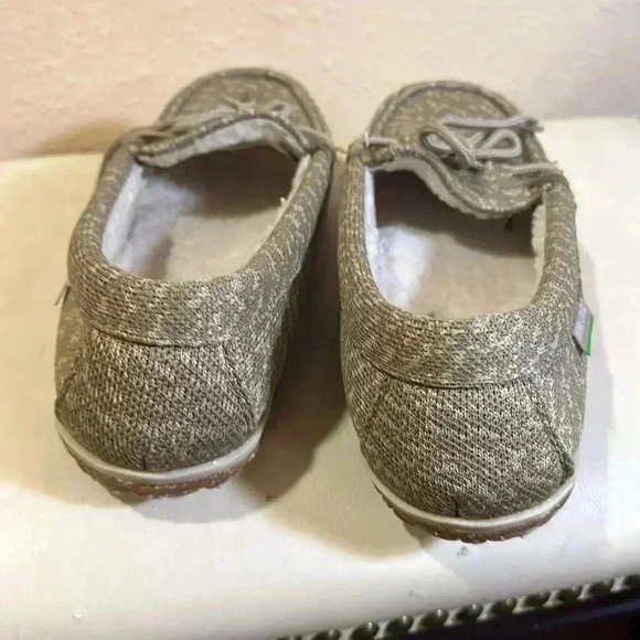 Minnetonka slippers size 8 - Picture 4 of 7